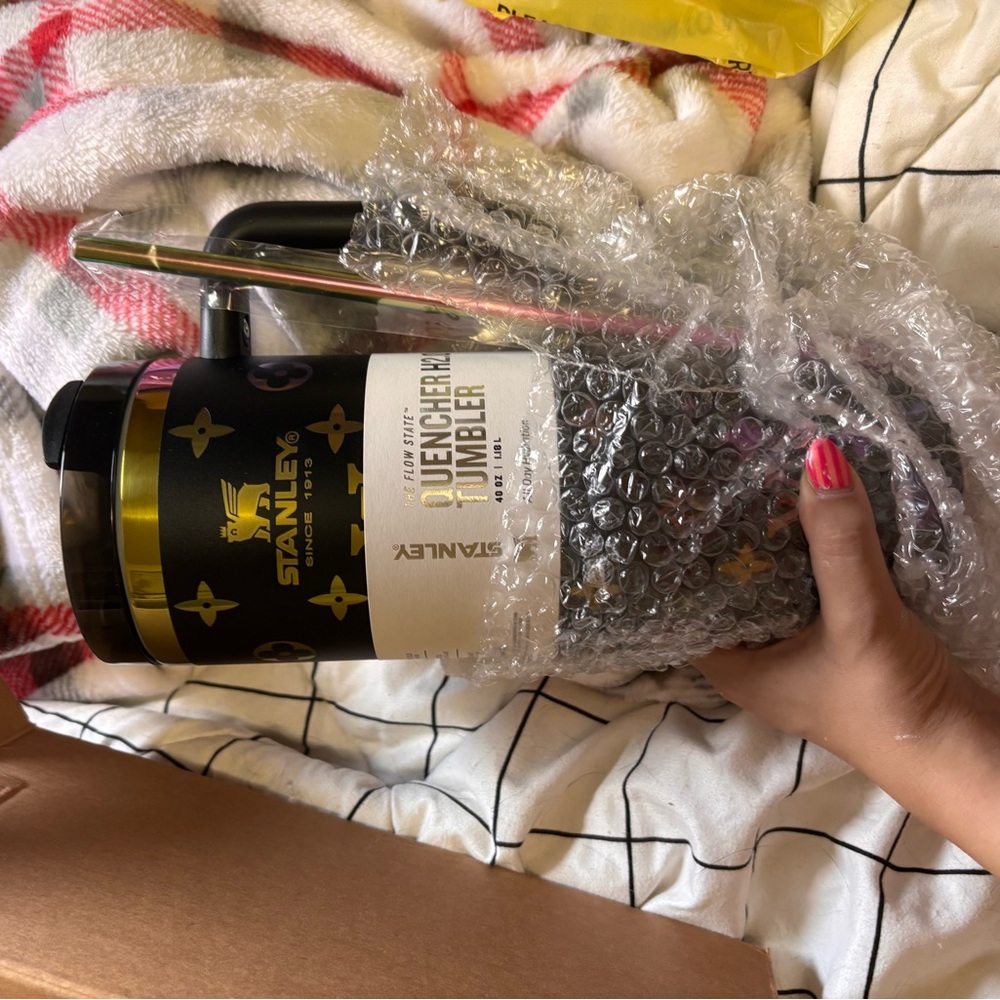 Stanley Black and Gold Insulated Quencher Tumbler with Straw